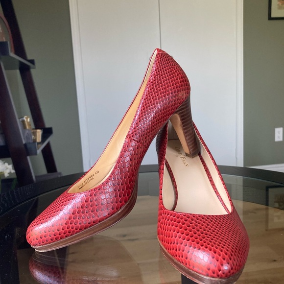 COLE HAAN Sz 6 B Bethany Grand OS Snakeskin Embossed Pumps Heels D38994 Red - Picture 7 of 14